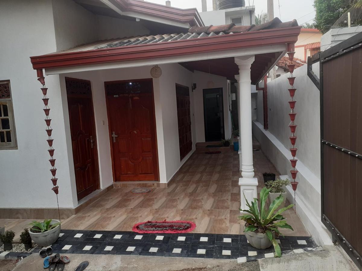 Bisandu Guesthouse Mirissa Kültér fotó