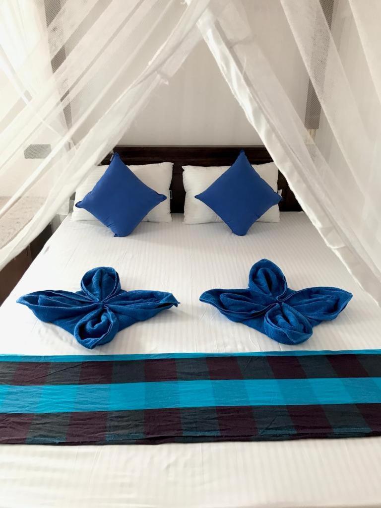 Bisandu Guesthouse Mirissa Szoba fotó